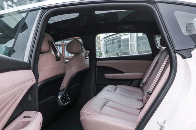 Xuất hiện &ocirc; t&ocirc; điện Nissan gi&aacute; 465 triệu đồng mạnh 268 m&atilde; lực, đi 635 km/lần sạc sẽ b&aacute;n ở Việt Nam? - Ảnh 4.