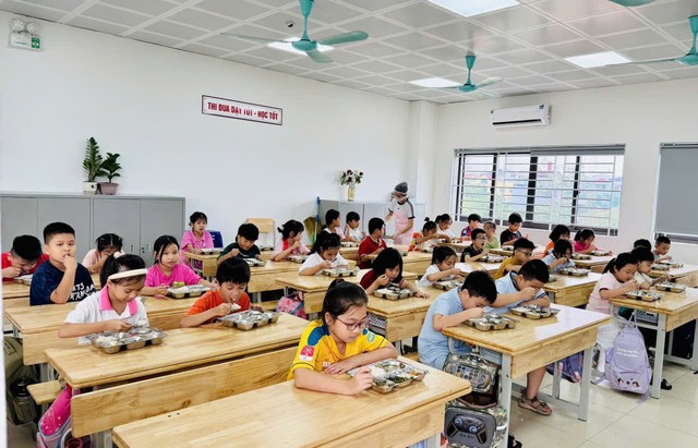 H&agrave; Nội đề xuất tăng mức trần tiền ăn b&aacute;n tr&uacute; l&ecirc;n 50.000 đồng - Ảnh 1.