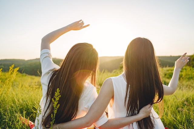 Nhiều năm kh&ocirc;ng hỏi han, t&ocirc;i tưởng t&igrave;nh bạn đ&atilde; hết cho đến khi nhận m&oacute;n qu&agrave; cưới g&acirc;y cho&aacute;ng - Ảnh 3.
