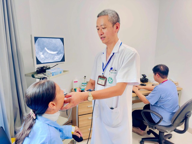 Chủ quan v&igrave; h&oacute;c xương c&aacute;, người phụ nữ 58 tuổi bị xương xuy&ecirc;n ra ngo&agrave;i thực quản - Ảnh 1.