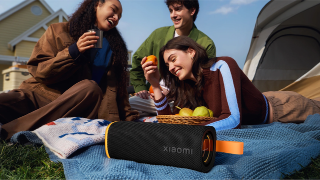 Loa Bluetooth kh&aacute;ng nước: m&oacute;n đồ nhỏ đang thay d&agrave;n &acirc;m thanh khi đi glamping - Ảnh 1.
