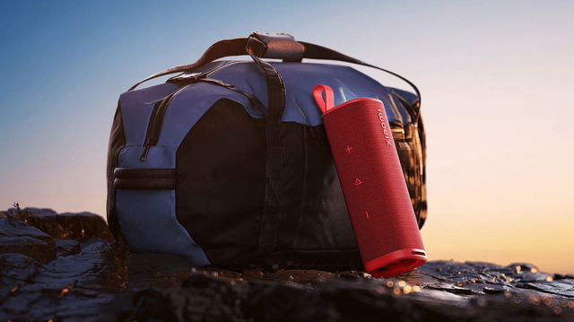 Loa Bluetooth kh&aacute;ng nước: m&oacute;n đồ nhỏ đang thay d&agrave;n &acirc;m thanh khi đi glamping - Ảnh 2.