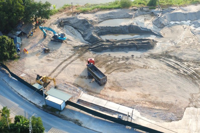 L&agrave;o Cai: Mỏ c&aacute;t của HTX Khai Minh bất chấp lệnh cấm, ngang nhi&ecirc;n hoạt động tr&aacute;i ph&eacute;p? - Ảnh 2.