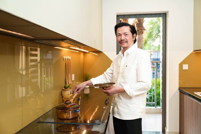 NSND Trung Anh ở tuổi hưu vẫn miệt m&agrave;i với nghề, c&acirc;n bằng giữa giảng đường v&agrave; phim trường - Ảnh 4.