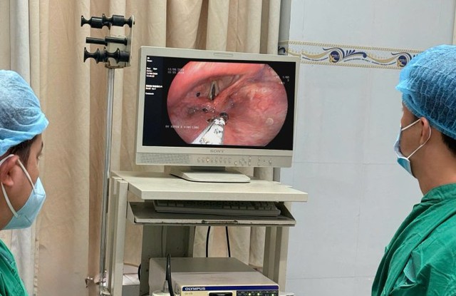 Người đàn ông 56 tuổi bị kiến chui vào thanh quản từ 1 việc không ngờ tới - Ảnh 1.