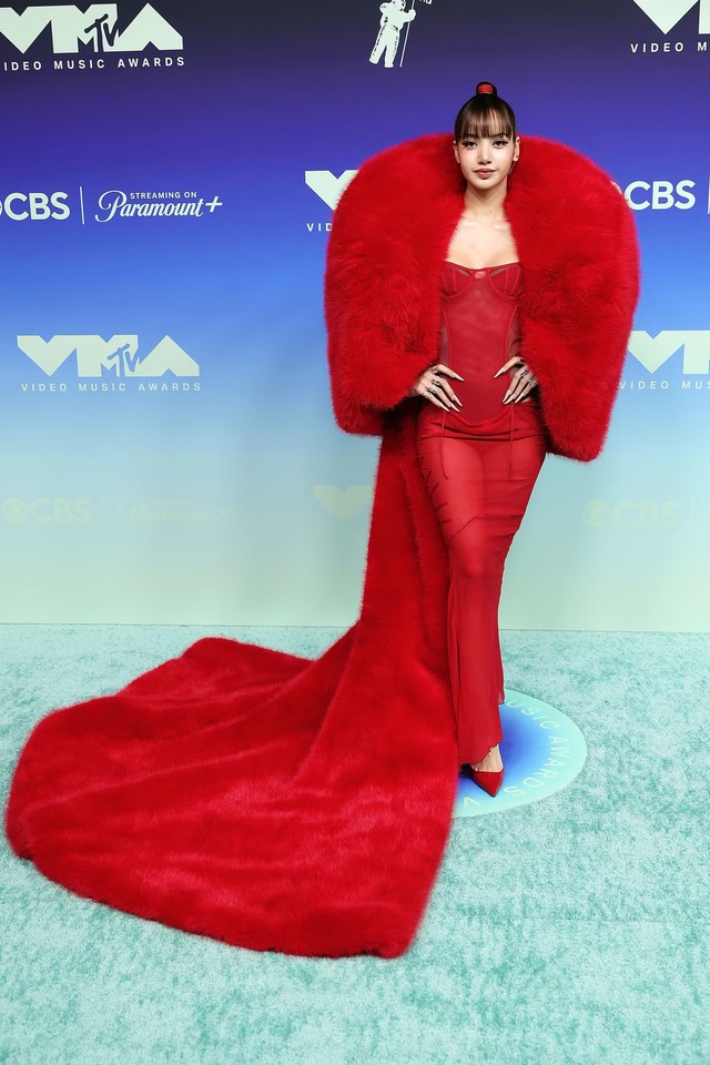Lisa thắng giải Nghệ sĩ nhạc Pop xuất sắc nhất tạị VMAs 2026 - Ảnh 1.