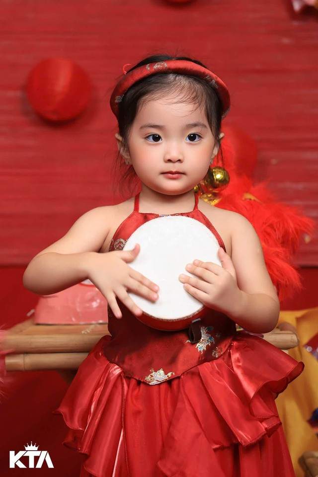 Diện mạo tuổi 'hay ăn chóng lớn' của 3 con nhà Khánh Thi - Phan Hiển - Ảnh 8.