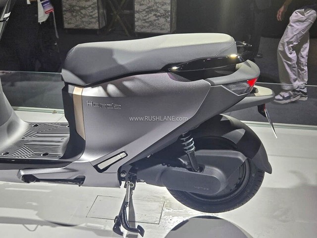 Trải nghiệm xe m&aacute;y điện Honda gi&aacute; 36 triệu đồng, đi 145km/lần sạc, cốp rộng 32 l&iacute;t về đại l&yacute; - Ảnh 3.