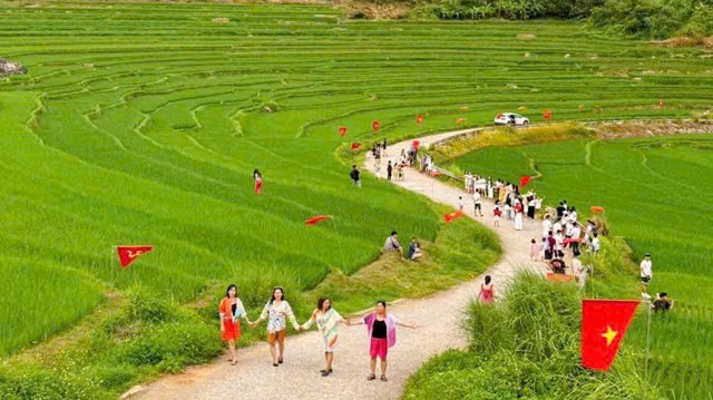Thanh Hóa đón lượt khách khủng với doanh thu đạt hơn 800 tỷ đồng - Ảnh 3.