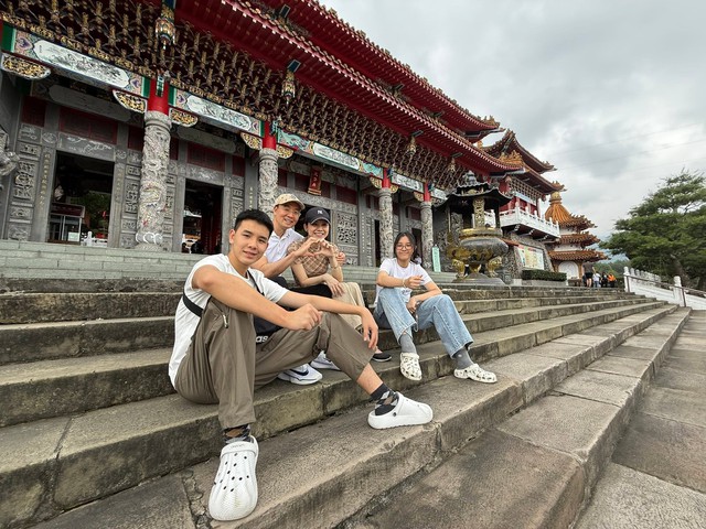 Con trai Hoa hậu Th&ugrave;y L&acirc;m g&acirc;y sốt khi 'đu trend' c&ugrave;ng mẹ - Ảnh 3.