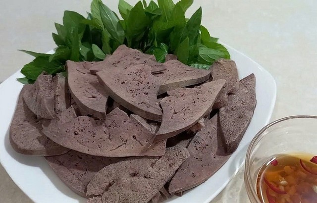 Nh&uacute;ng gan v&agrave;o nước n&agrave;y trước khi luộc, gan thơm mềm, kh&ocirc;ng c&ograve;n m&ugrave;i tanh kh&oacute; chịu - Ảnh 4.