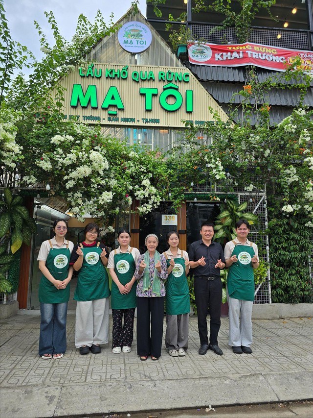 Lẩu khổ qua rừng v&agrave; l&agrave;n s&oacute;ng 'ăn l&agrave;nh' giữa phố thị - Ảnh 3.