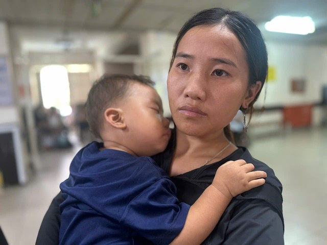 Hỗ trợ gia đình khó khăn: Vòng tay nhân ái cứu giúp chồng nằm viện - Ảnh 3.