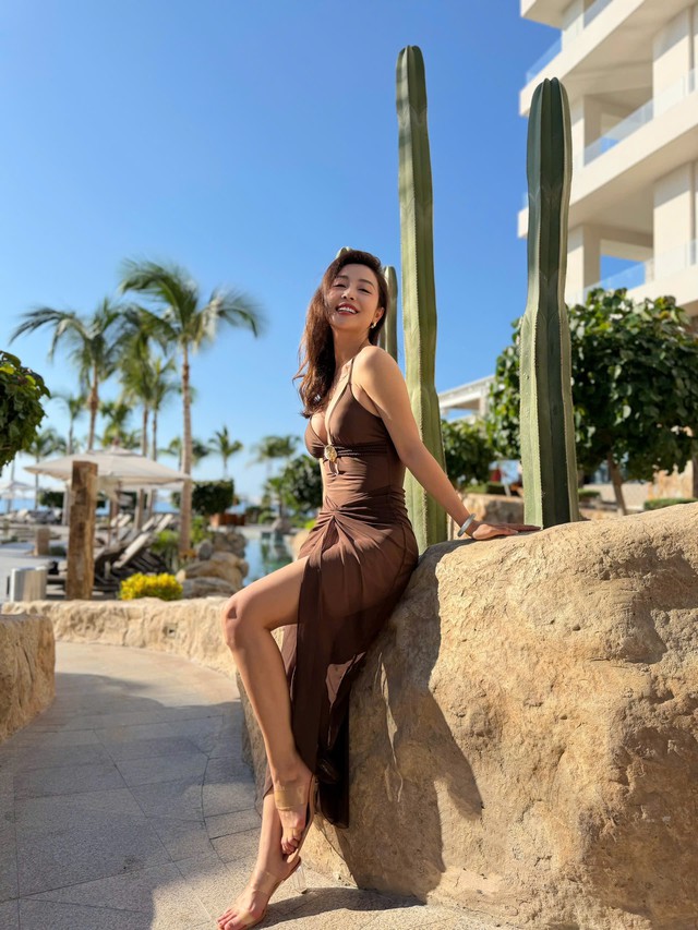 Jennifer Phạm gợi cảm ở biển Mexico - Ảnh 1.