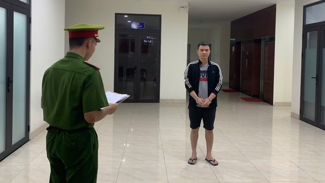 Đ&agrave; Nẵng: Bắt tạm giam đối tượng chiếm đoạt 30.000 USD của người nước ngo&agrave;i - Ảnh 1.