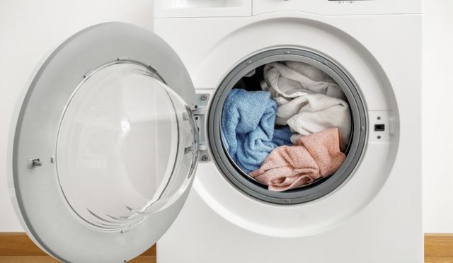Tác hại để quần áo trong máy giặt qua đêm ảnh hưởng tới sức khỏe không phải ai cũng biết - Ảnh 1.