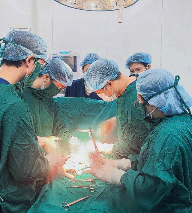 Tưởng đau bụng chuyển dạ, thai phụ 36 tuần bất ngờ phát hiện vết nứt tử cung dài 3cm - Ảnh 1.