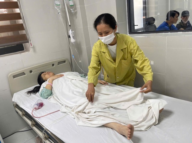 MS 1112: Mắc ung thư, người mẹ nghèo lo con trai Down 14 tuổi không thể tự chăm sóc bản thân - Ảnh 2.