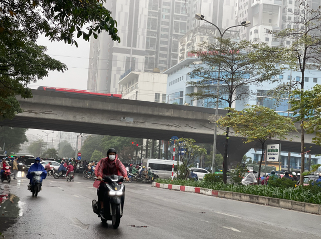 Thời tiết H&agrave; Nội c&oacute; mưa r&eacute;t khi kh&ocirc;ng kh&iacute; lạnh đầu m&ugrave;a tr&agrave;n về?  - Ảnh 1.