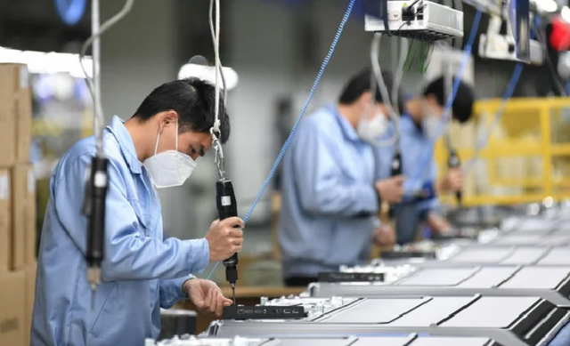 Chỉ c&ograve;n 1 ng&agrave;y nữa, h&agrave;ng triệu người lao động cần biết r&otilde; quy định mới li&ecirc;n quan đến lợi &iacute;ch về chế độ l&agrave;m việc - Ảnh 1.