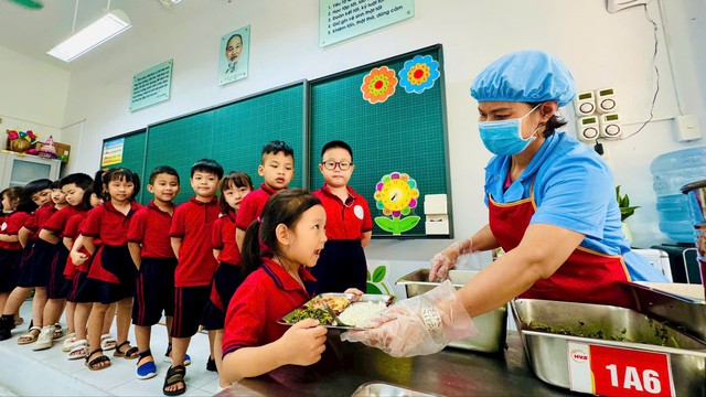 H&agrave; Nội y&ecirc;u cầu r&agrave; so&aacute;t bữa ăn b&aacute;n tr&uacute; học đường an to&agrave;n thực phẩm 2026 - Ảnh 2.