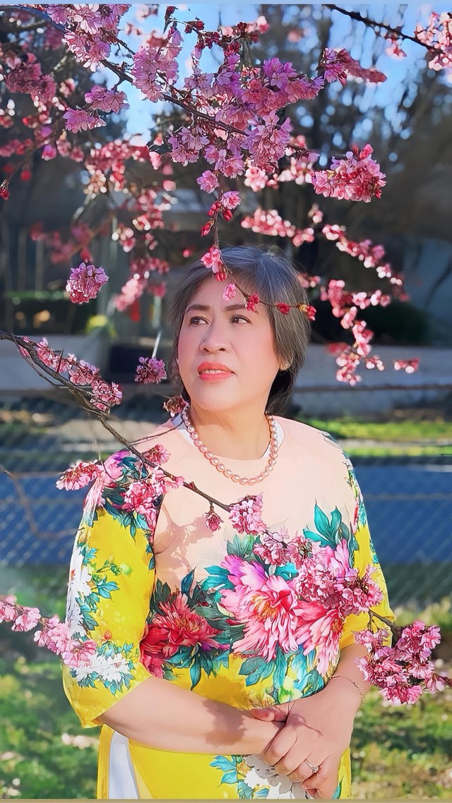 Mẹ Hoa hậu Diễm Hương ở tuổi xế chiều vẫn trẻ đẹp, nhiều năng lượng - Ảnh 5.