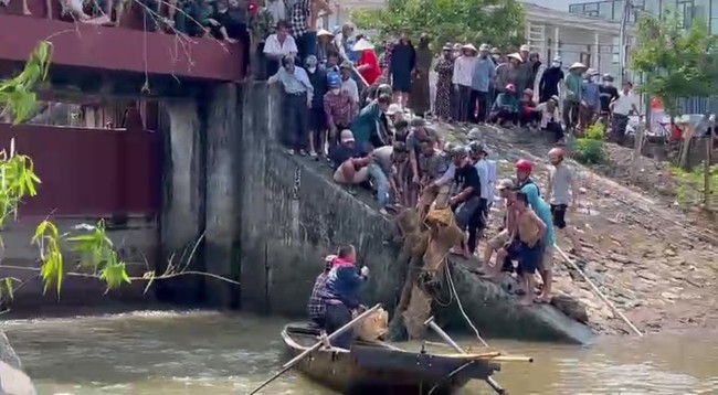Lật thuyền đánh cá, vợ chồng ngư dân Nam Định thiệt mạng- Ảnh 1.
