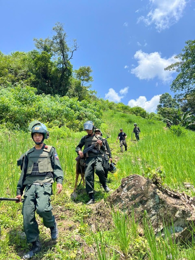 Hà Giang: Bắt kẻ dùng súng bắn vợ- Ảnh 1.