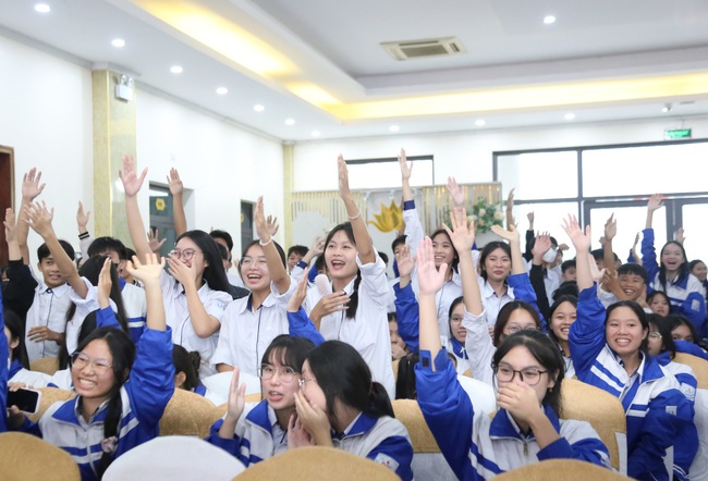 Cuộc thi &quot;Rung chuông vàng&quot; nâng cao kiến thức dân số và sức khỏe sinh sản trong trường học - Ảnh 1.