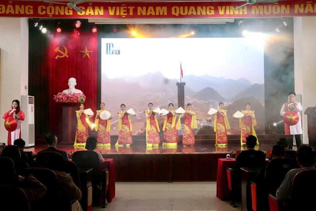 Th&aacute;ng H&agrave;nh động quốc gia về d&acirc;n số 2025: Lồng gh&eacute;p mục ti&ecirc;u d&acirc;n số, trẻ em v&agrave;o ph&aacute;t triển KTXH- Ảnh 1.