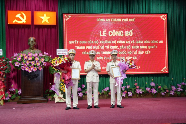 Huế có 2 tân Phó Giám đốc Công an- Ảnh 1. Huế có 2 tân Phó Giám đốc Công an- Ảnh 1.