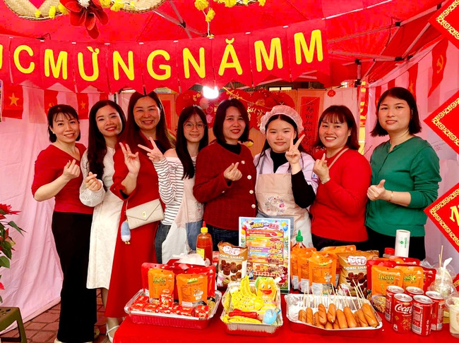 Hội chợ qu&ecirc; đưa kh&ocirc;ng kh&iacute; Tết Nguy&ecirc;n đ&aacute;n về sớm tr&ecirc;n nhiều s&acirc;n trường Thủ đ&ocirc; - Ảnh 11.