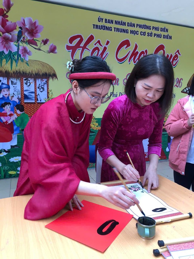 Hội chợ qu&ecirc; đưa kh&ocirc;ng kh&iacute; Tết Nguy&ecirc;n đ&aacute;n về sớm tr&ecirc;n nhiều s&acirc;n trường Thủ đ&ocirc; - Ảnh 9.