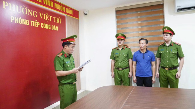 Ph&uacute; Thọ: Khởi tố B&iacute; thư Đảng ủy, Chủ tịch UBND x&atilde; li&ecirc;n quan vụ khai th&aacute;c đất tr&aacute;i ph&eacute;p - Ảnh 1.