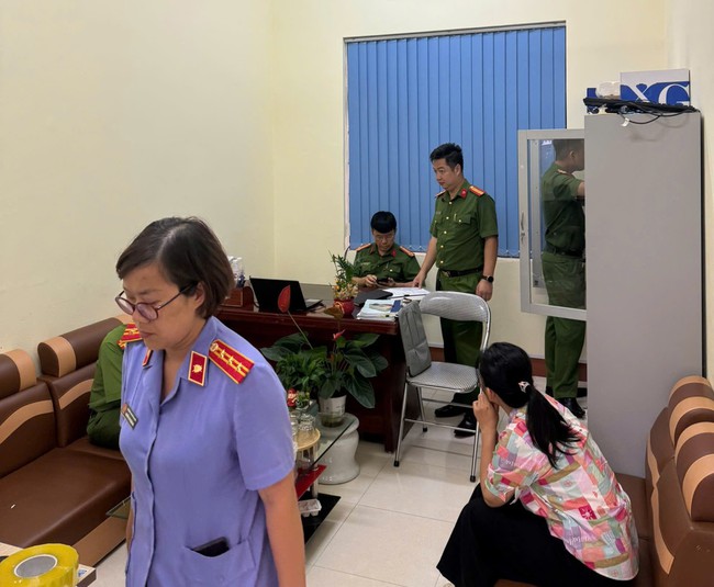 Khởi tố 2 c&aacute;n bộ Trung t&acirc;m T&agrave;i nguy&ecirc;n m&ocirc;i trường tỉnh Lạng Sơn - Ảnh 1.