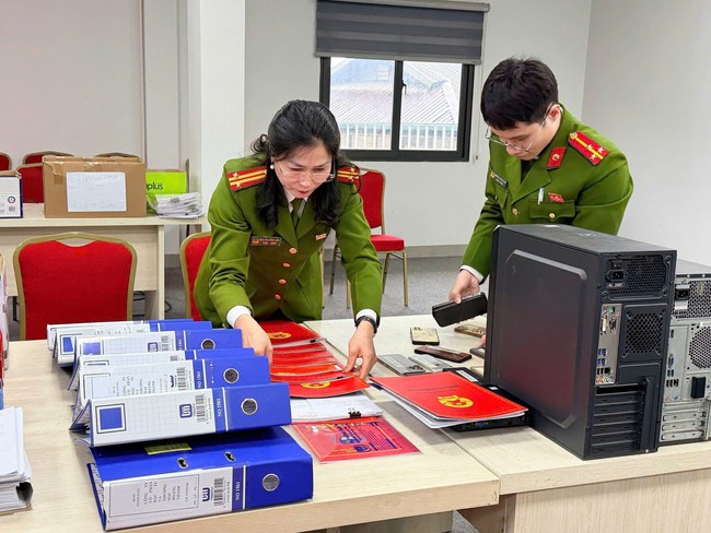 H&agrave; Nội: Khởi tố 9 đối tượng lừa đảo, chiếm đoạt hơn 318 tỷ đồng của ng&acirc;n h&agrave;ng - Ảnh 1.