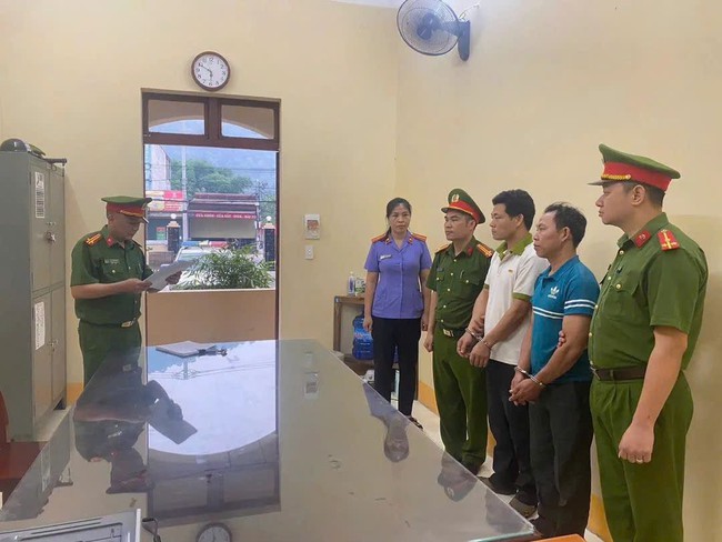 Tuy&ecirc;n Quang khởi tố Hai đối tượng lừa đảo l&agrave;m giả đăng k&yacute; xe v&agrave; biển số đẹp - Ảnh 1.