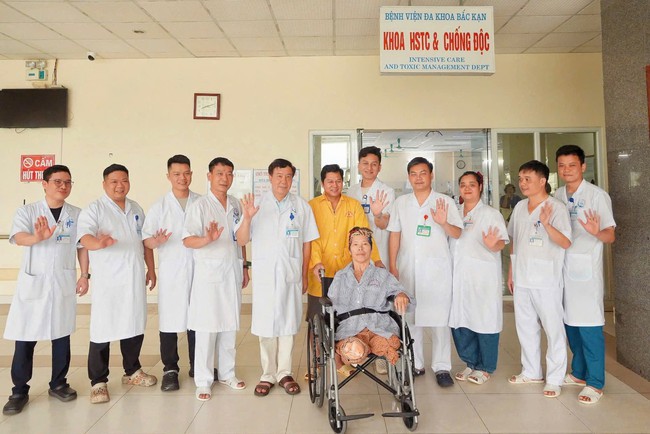 Cứu sống bệnh nh&acirc;n đứt l&igrave;a ch&acirc;n tay, hai lần ngừng tim tại Bệnh viện Đa khoa Bắc Kạn - Ảnh 2.