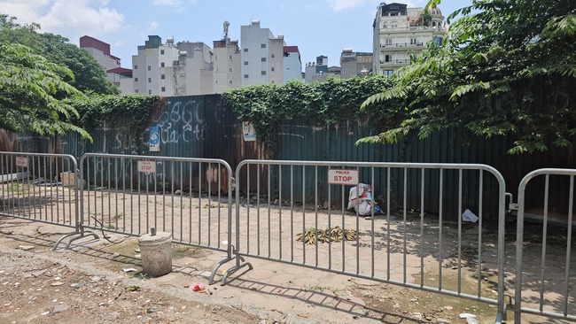 Sau phản &aacute;nh của Gia đ&igrave;nh v&agrave; X&atilde; hội, chợ c&oacute;c nhếch nh&aacute;c tại ng&otilde; 70 Nguyễn Ho&agrave;ng ở H&agrave; Nội đ&atilde; được dẹp bỏ - Ảnh 2.