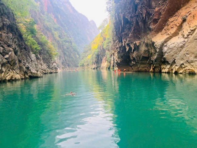 Tuy&ecirc;n Quang: Xuy&ecirc;n đ&ecirc;m băng rừng t&igrave;m nam sinh mất t&iacute;ch tr&ecirc;n d&ograve;ng s&ocirc;ng Nho Quế - Ảnh 1.