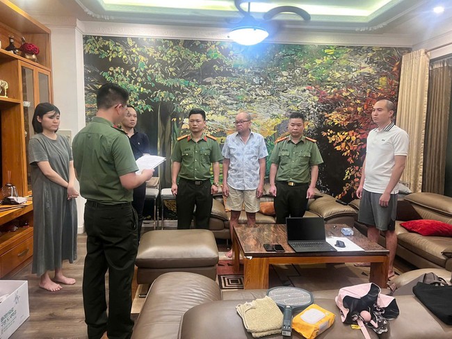 Lạng Sơn: Bắt tạm giam đối tượng vận chuyển tr&aacute;i ph&eacute;p 84 tấn quặng chứa chất ph&oacute;ng xạ - Ảnh 1.