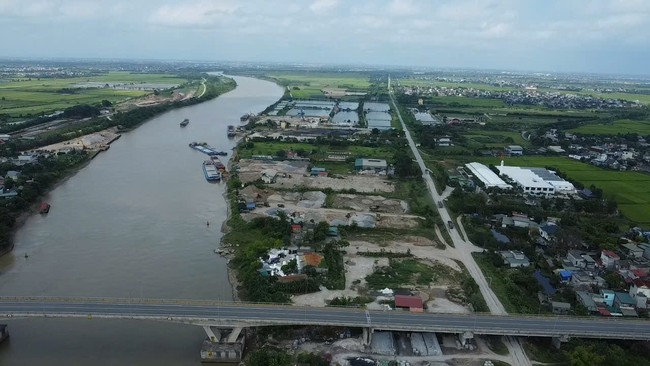 Tiếp vụ xe tải chạy rầm rập tr&ecirc;n tuyến đ&ecirc; Hữu Luộc tại Hưng Y&ecirc;n năm 2026 - Ảnh 1.