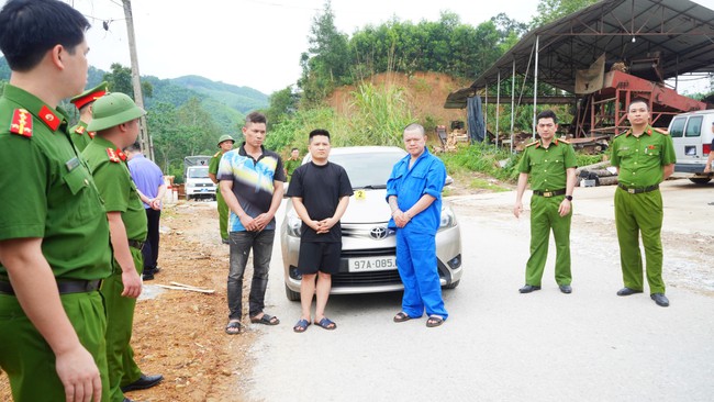 Th&aacute;i Nguy&ecirc;n: Bắt 3 đối tượng chặn xe, d&ugrave;ng s&uacute;ng tự chế bắn người đi đường - Ảnh 1.