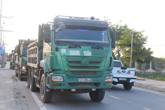 Tiếp vụ xe tải chạy rầm rập tr&ecirc;n tuyến đ&ecirc; Hữu Luộc tại Hưng Y&ecirc;n năm 2026 - Ảnh 6.