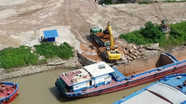 Tiếp vụ xe tải chạy rầm rập tr&ecirc;n tuyến đ&ecirc; Hữu Luộc tại Hưng Y&ecirc;n năm 2026 - Ảnh 3.