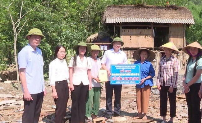 D&ocirc;ng lốc tr&aacute;i m&ugrave;a g&acirc;y thiệt hại lớn, nhiều nơi kh&ocirc;ng kịp trở tay - Ảnh 3.