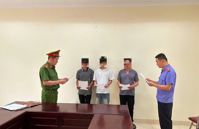 Uống rượu rồi hỗn chiến, 3 thanh ni&ecirc;n ở Cao Bằng bị khởi tố - Ảnh 1.