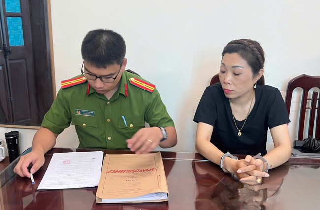 Ninh B&igrave;nh: Bắt tạm giam người phụ nữ lừa hơn 559 triệu đồng bằng chi&ecirc;u "chạy &aacute;n" - Ảnh 1.
