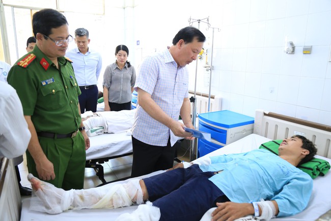 Nguy&ecirc;n nh&acirc;n ban đầu vụ xe kh&aacute;ch ch&aacute;y khiến 7 người tử vong ở Đồng Nai: T&agrave;i xế buồn ngủ, mất l&aacute;i - Ảnh 2.