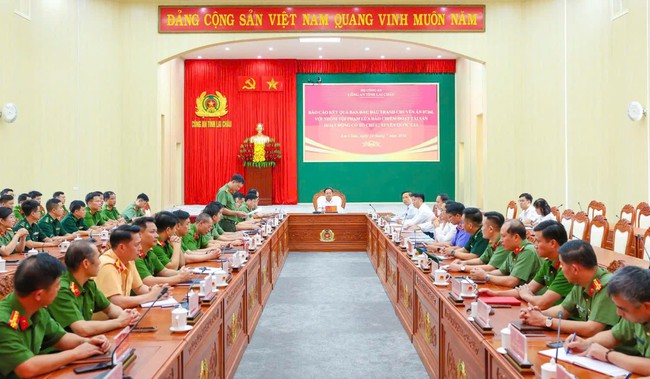 Triệt ph&aacute; đường d&acirc;y lừa đảo xuy&ecirc;n quốc gia hoạt động tại L&agrave;o, hơn 1.000 người sập bẫy - Ảnh 1.